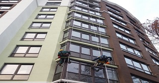 Установка крыши на балкон Инта цена от 1021 руб. м/2.